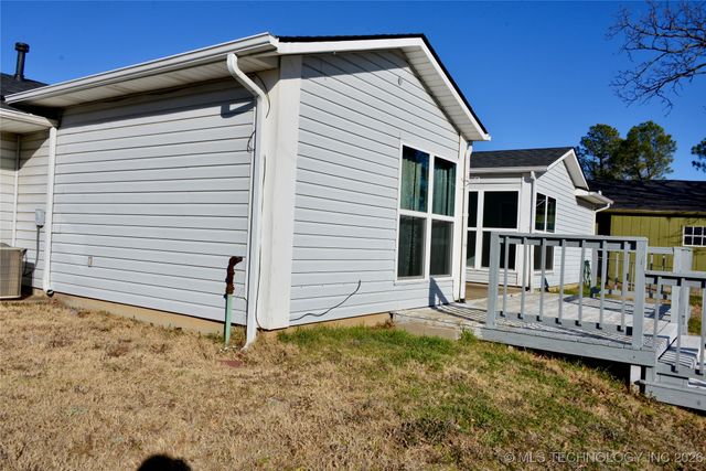 1215 Wade Wells Drive, Henryetta, OK 74437