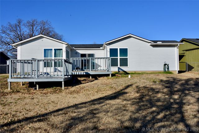 1215 Wade Wells Drive, Henryetta, OK 74437