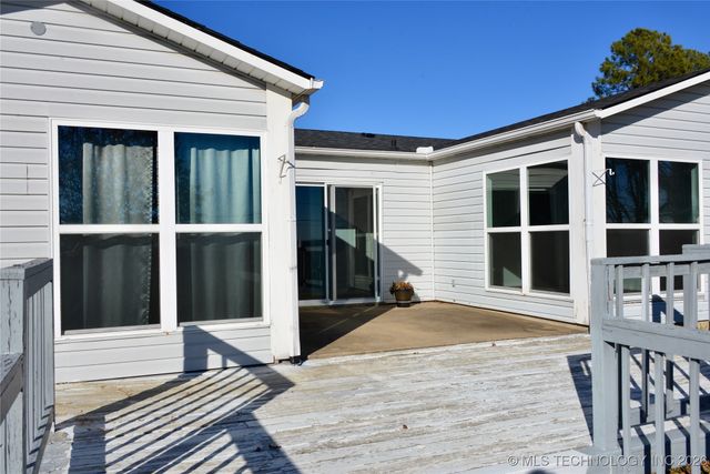 1215 Wade Wells Drive, Henryetta, OK 74437