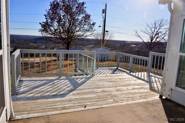 1215 Wade Wells Drive, Henryetta, OK 74437