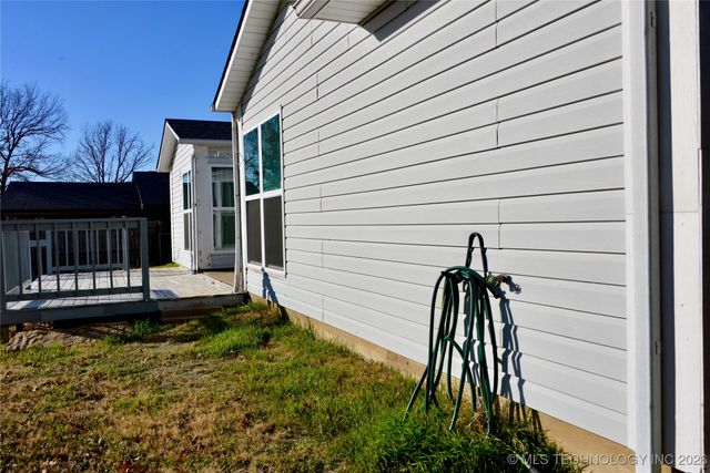 1215 Wade Wells Drive, Henryetta, OK 74437