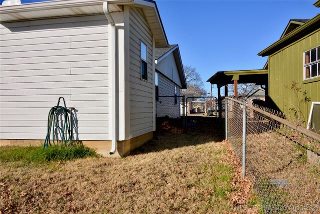 1215 Wade Wells Drive, Henryetta, OK 74437