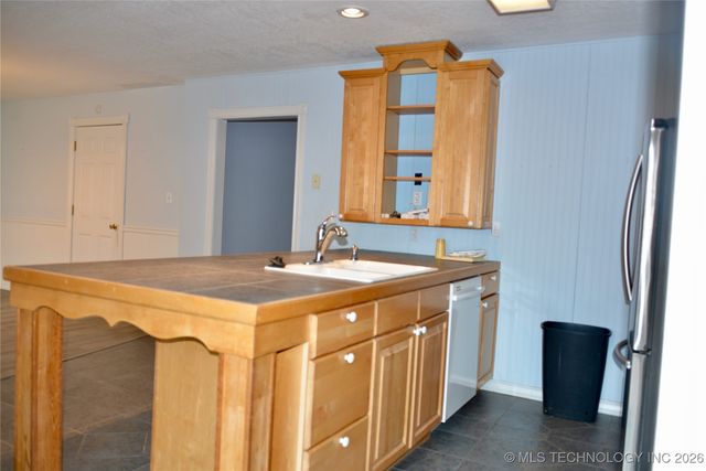 1215 Wade Wells Drive, Henryetta, OK 74437