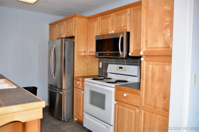 1215 Wade Wells Drive, Henryetta, OK 74437