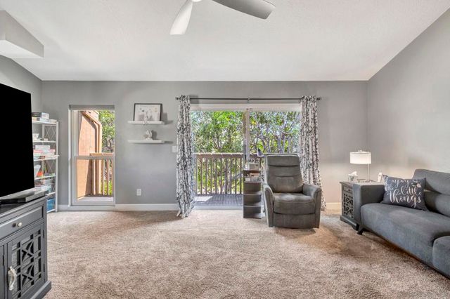 7700 Parkway Dr 17, La Mesa, CA 91942