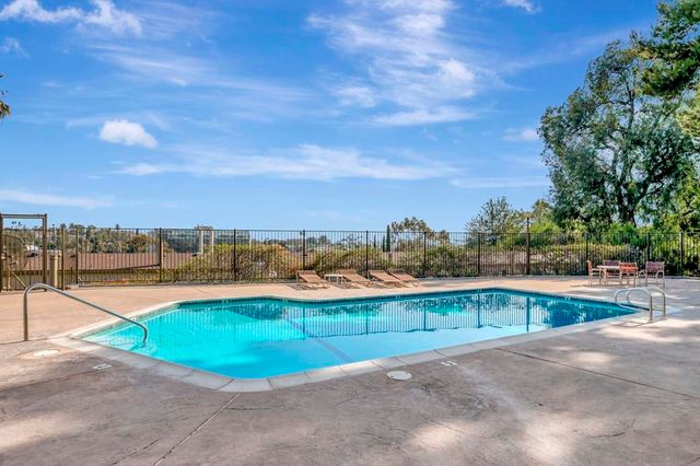 7700 Parkway Dr 17, La Mesa, CA 91942