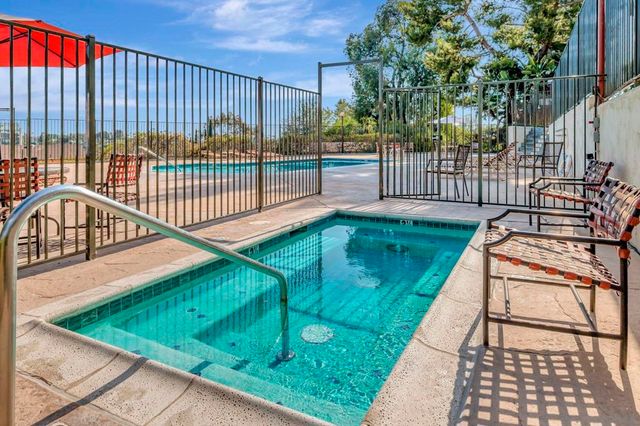 7700 Parkway Dr 17, La Mesa, CA 91942