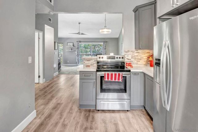 7700 Parkway Dr 17, La Mesa, CA 91942