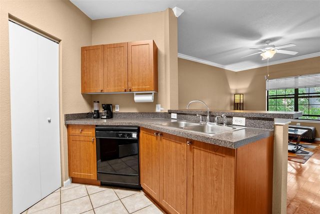 2141 PORTOFINO PLACE 8-2826, Palm Harbor, FL 34683