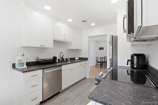 24050 Lakewood Street, Saint Clair Shores, MI 48082