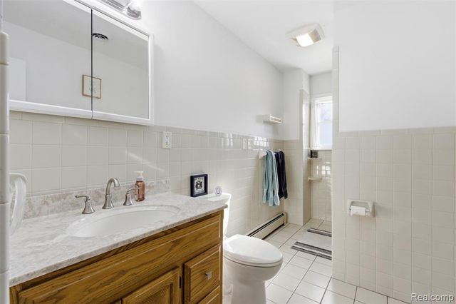 24050 Lakewood Street, Saint Clair Shores, MI 48082