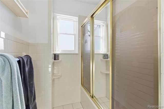 24050 Lakewood Street, Saint Clair Shores, MI 48082