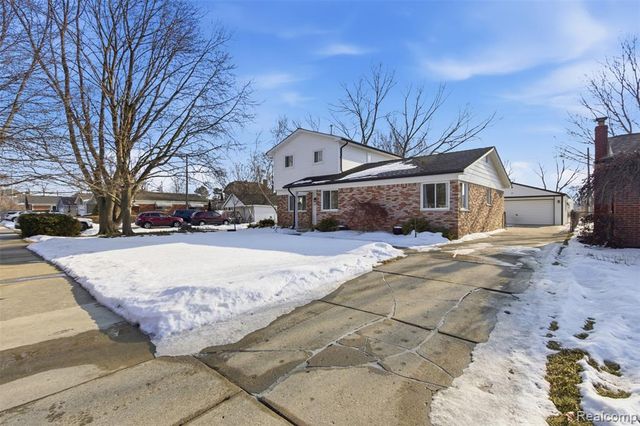 24050 Lakewood Street, Saint Clair Shores, MI 48082