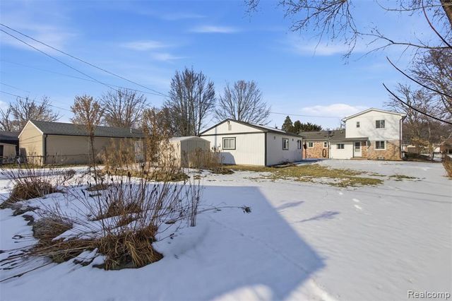 24050 Lakewood Street, Saint Clair Shores, MI 48082