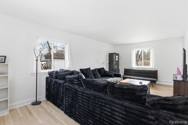 24050 Lakewood Street, Saint Clair Shores, MI 48082