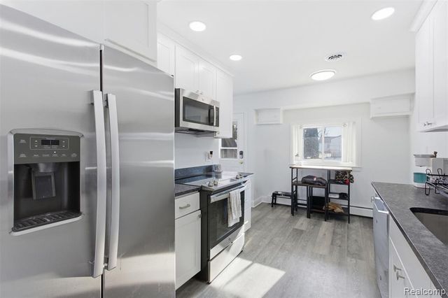 24050 Lakewood Street, Saint Clair Shores, MI 48082