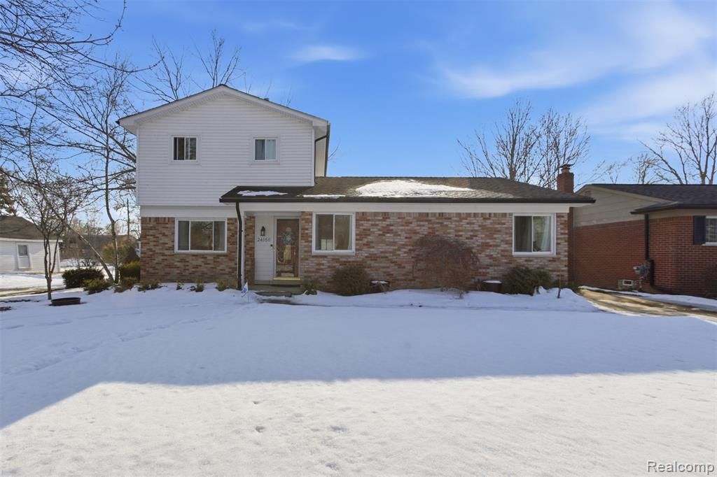24050 Lakewood Street, Saint Clair Shores, MI 48082