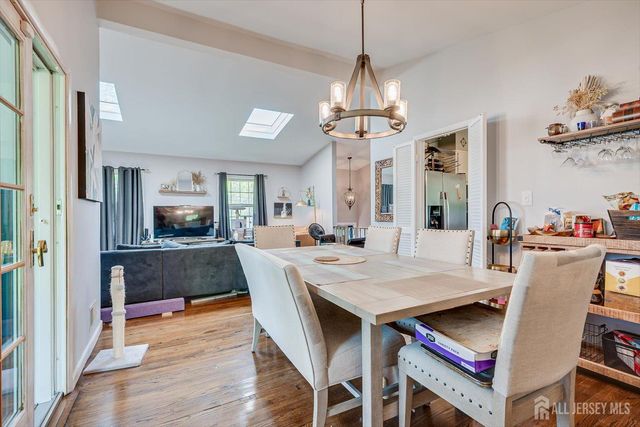 12 Gales Road, Edison, NJ 08837