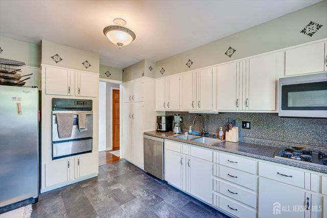 12 Gales Road, Edison, NJ 08837