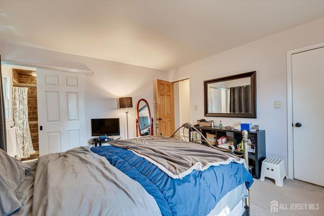 12 Gales Road, Edison, NJ 08837