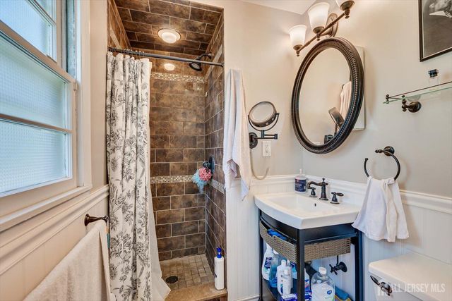 12 Gales Road, Edison, NJ 08837