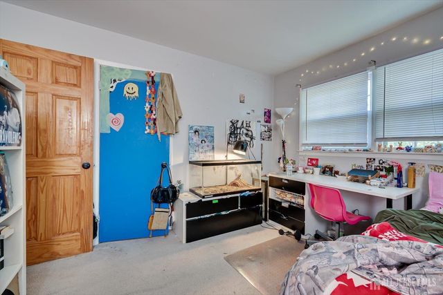 12 Gales Road, Edison, NJ 08837