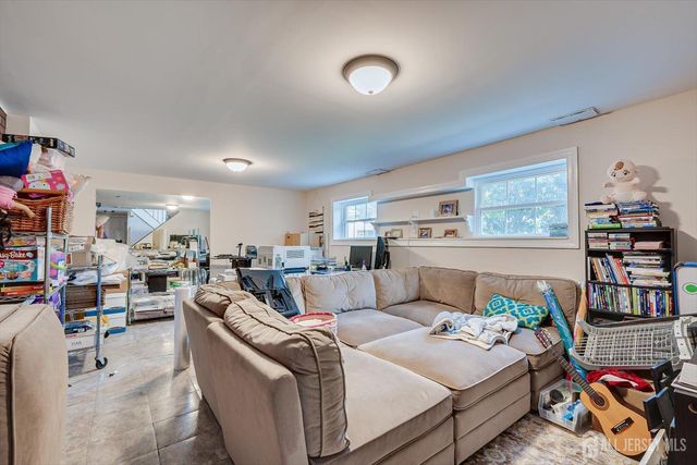 12 Gales Road, Edison, NJ 08837