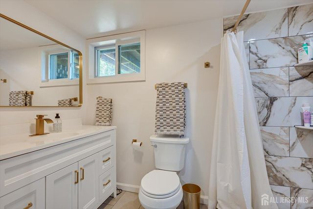 12 Gales Road, Edison, NJ 08837