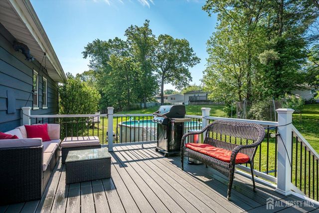 12 Gales Road, Edison, NJ 08837