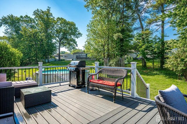 12 Gales Road, Edison, NJ 08837