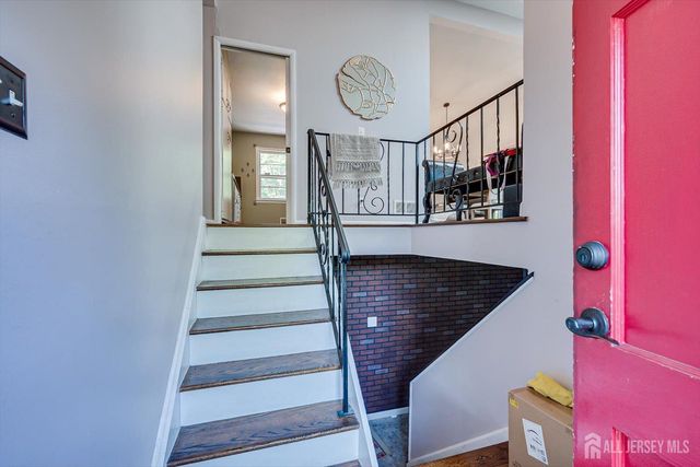 12 Gales Road, Edison, NJ 08837