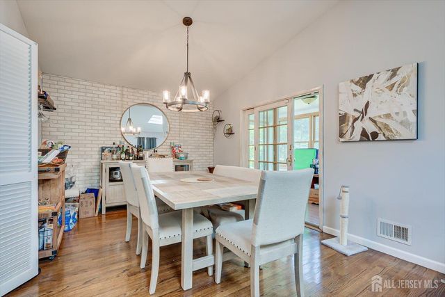12 Gales Road, Edison, NJ 08837