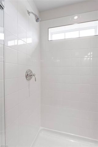 12 Bracewell LN, Yorktown, VA 23692