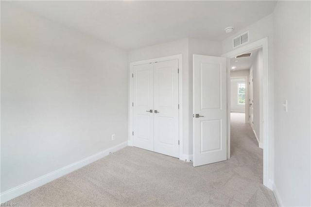 12 Bracewell LN, Yorktown, VA 23692