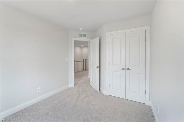 12 Bracewell LN, Yorktown, VA 23692