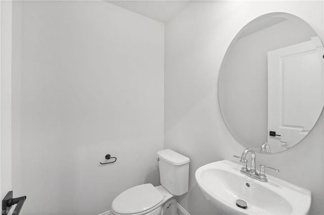 12 Bracewell LN, Yorktown, VA 23692