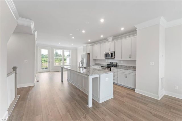 12 Bracewell LN, Yorktown, VA 23692