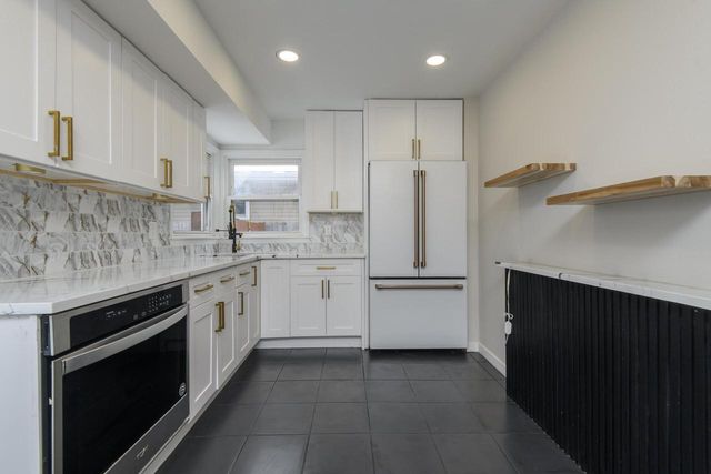 2858 S 93rd STREET, West Allis, WI 53227