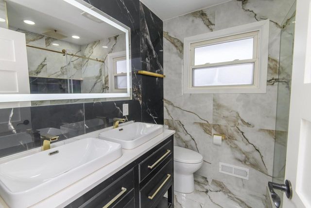 2858 S 93rd STREET, West Allis, WI 53227