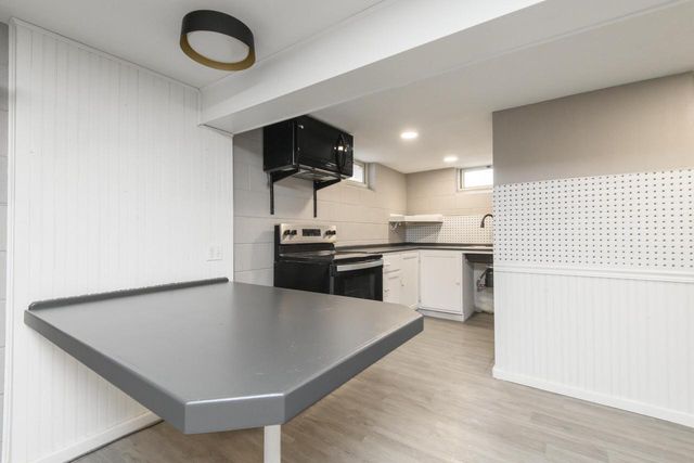 2858 S 93rd STREET, West Allis, WI 53227