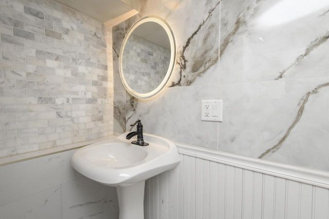 2858 S 93rd STREET, West Allis, WI 53227