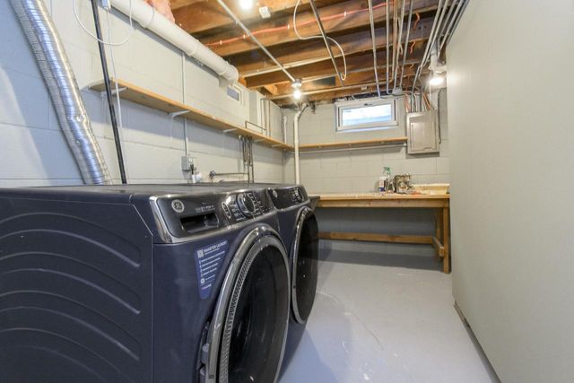 2858 S 93rd STREET, West Allis, WI 53227