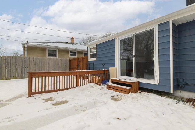 2858 S 93rd STREET, West Allis, WI 53227