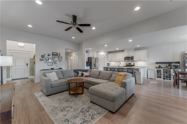 3291 Rosecomb Street, Springdale, AR 72764