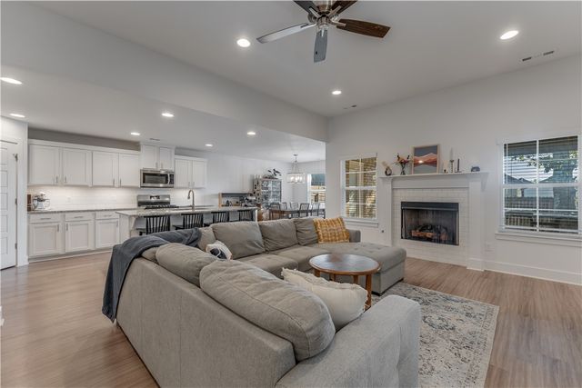 3291 Rosecomb Street, Springdale, AR 72764
