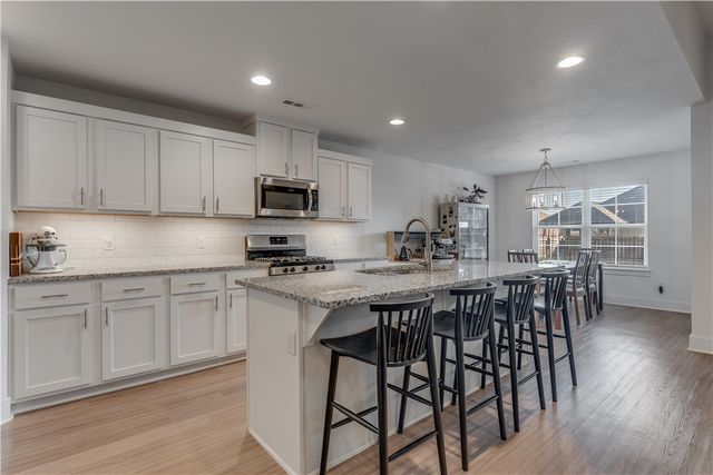 3291 Rosecomb Street, Springdale, AR 72764