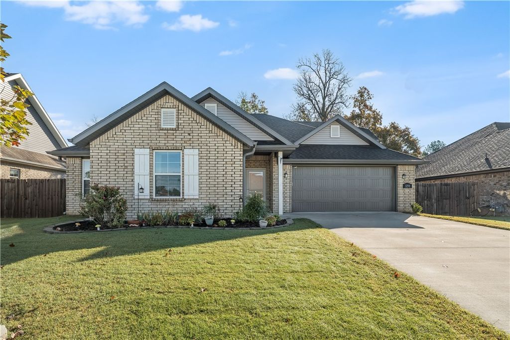 3291 Rosecomb Street, Springdale, AR 72764