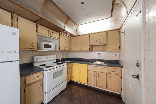 12500 NE 15th Ave 402, North Miami, FL 33161