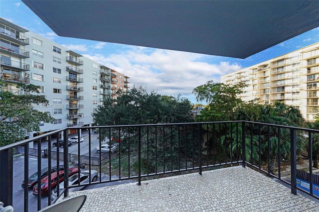 12500 NE 15th Ave 402, North Miami, FL 33161