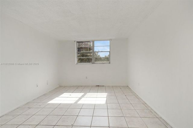 12500 NE 15th Ave 402, North Miami, FL 33161